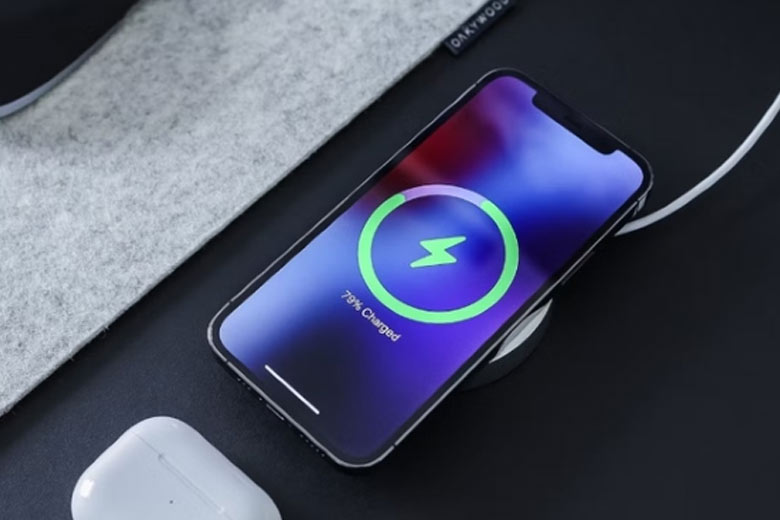 Sạc iPhone qua đêm có tốt không? Vì sao nhiều người lại có thói quen sạc pin qua đêm? 5 sạc iPhone qua đêm