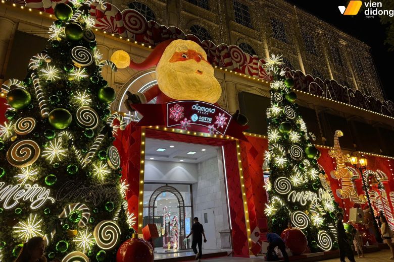 Không khí Noel 2025 nổi bật, lung linh tại Diamond Plaza