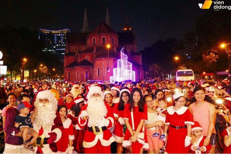 Cách đi chơi Noel 2025 tại các địa điểm đông người