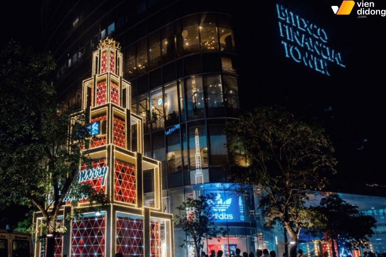 Bitexco Financial Tower là địa điểm đi chơi noel hot nhất 2025