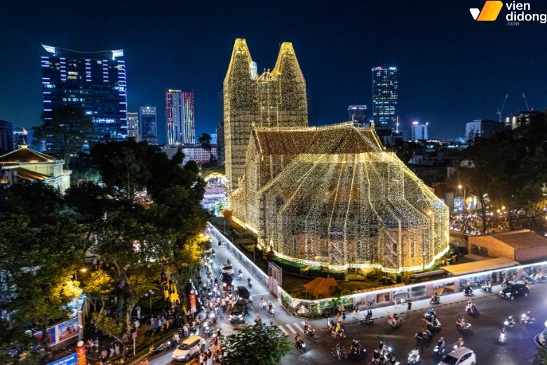 Nhà thờ Đức Bà lung linh ánh sáng Noel, sống ảo thả ga giữa trung tâm Sài Gòn