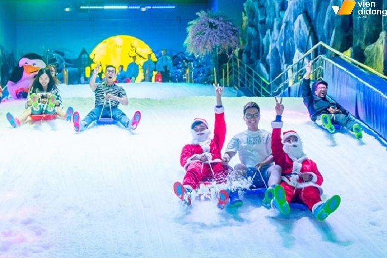 Snow Town Quận 2 với tuyết nhân tạo và trải nghiệm mùa đông vui nhộn