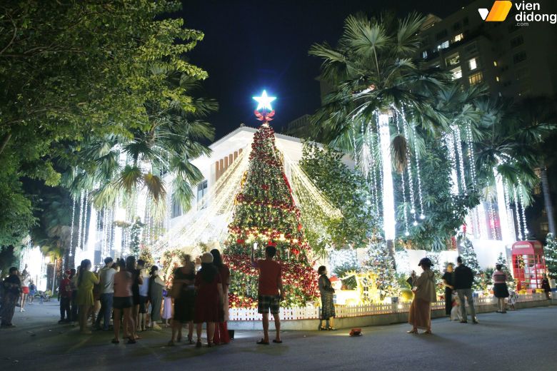 Địa điểm Noel Quận 7 TP.HCM tại Phú Mỹ Hưng với background sống ảo tuyệt đẹp