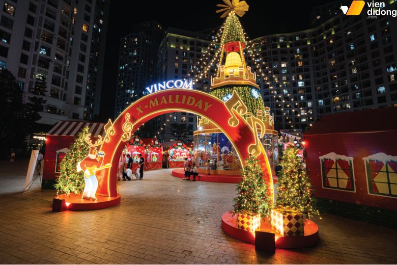 Noel 2025 tại Royal City với ánh sáng LED và tiểu cảnh Giáng Sinh