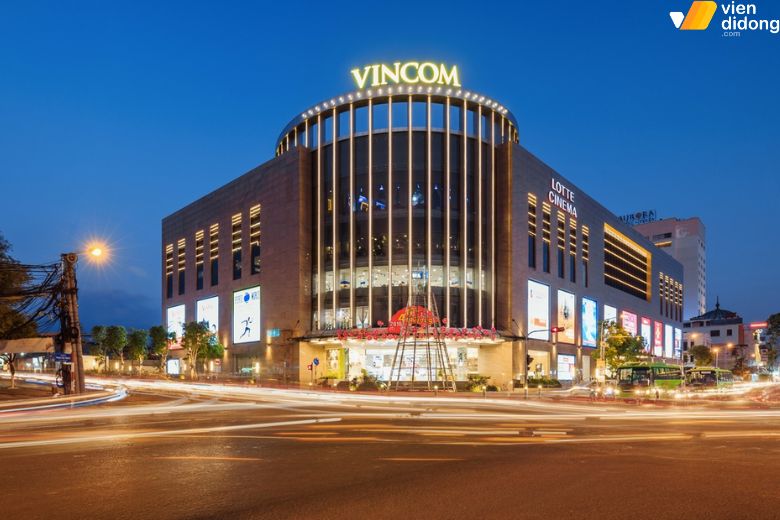 Vincom Plaza lung linh Noel 2025 và không gian vui chơi hiện đại