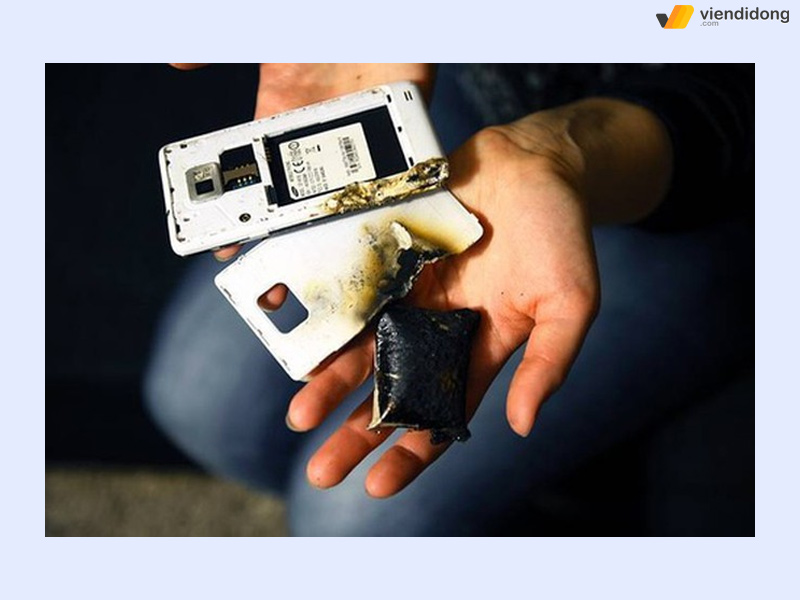 Cảnh báo nguy hiểm khi dùng pin sạc dự phòng kém chất lượng gây cháy nổ, mất an toàn điện pin sac du phong kem chat luong no pin viendidong