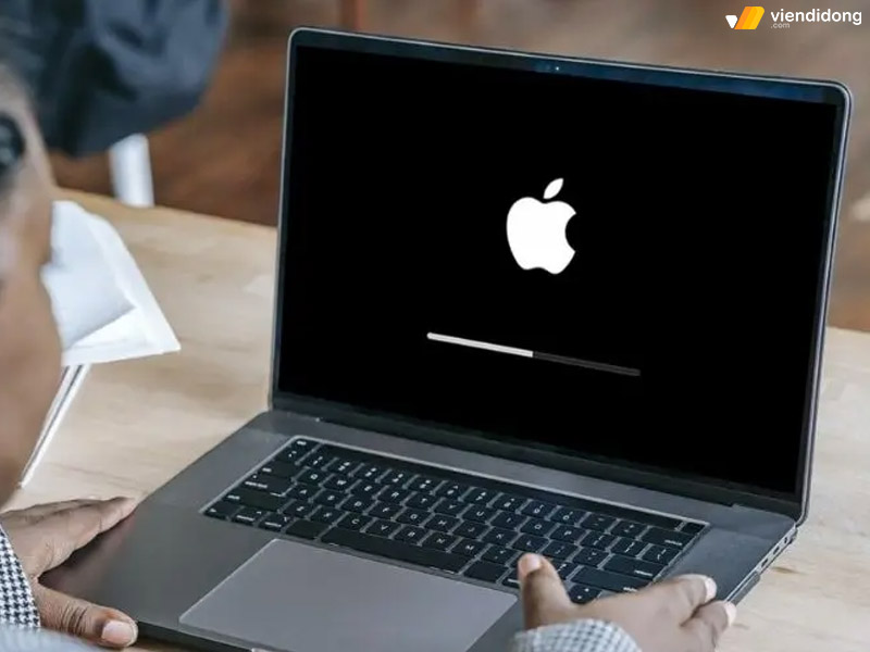 MacBook tự khởi động lại phần cứng