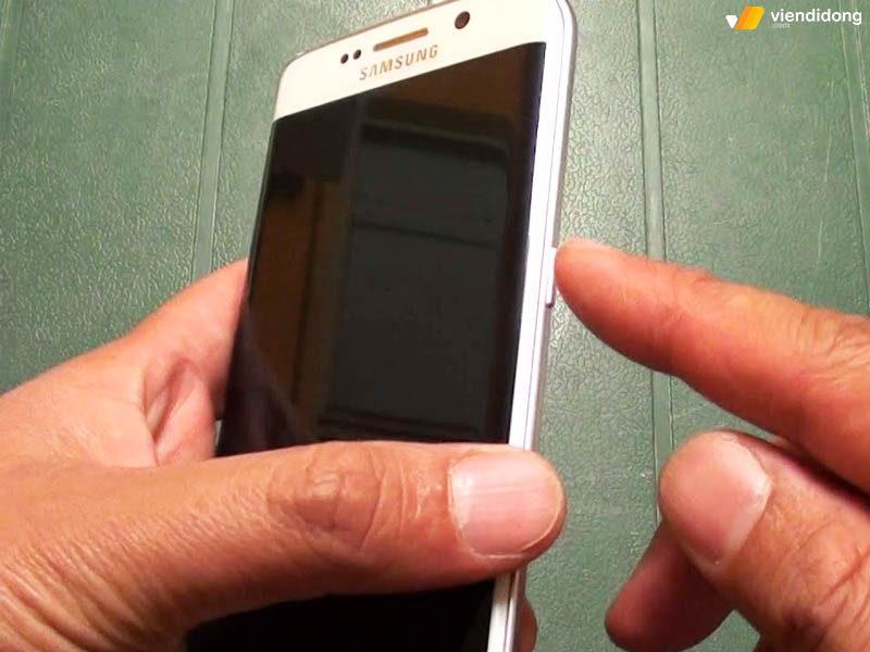 cách sửa điện thoại Samsung bị vô nước bật