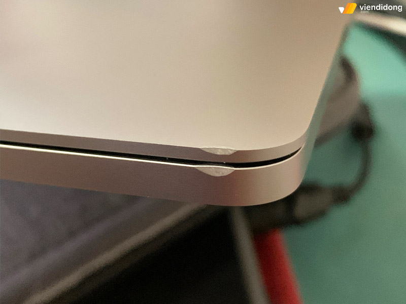 MacBook bị móp va đập