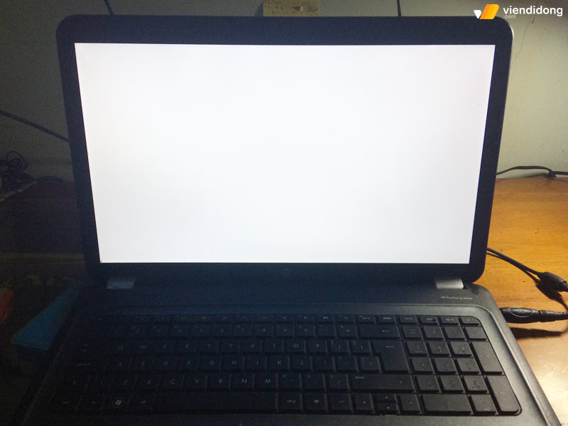 màn hình Laptop bị trắng nguyên nhân