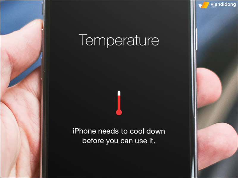 màn hình iPhone bị tối tản nhiệt