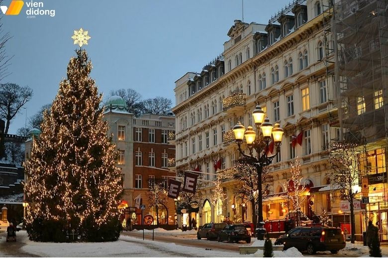 Giáng Sinh là gì? Nguồn gốc, ý nghĩa và hoạt động vào giáng sinh 2025 3 Giáng Sinh - biểu tượng của yêu thương, sẻ chia và hy vọng trên toàn thế giới