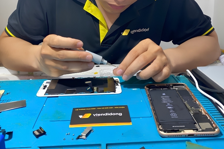 Thay màn hình Dura iPhone 15 3 Quy trình thay màn hình Dura iPhone 15