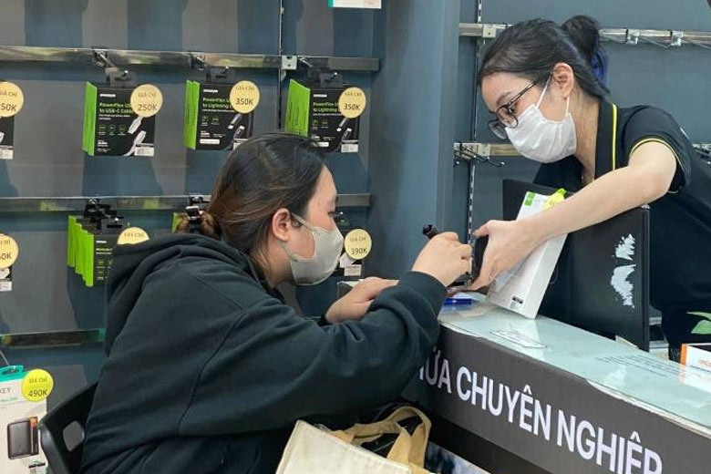 Quy trình thay pin iPhone 15 tại Viện Di Động