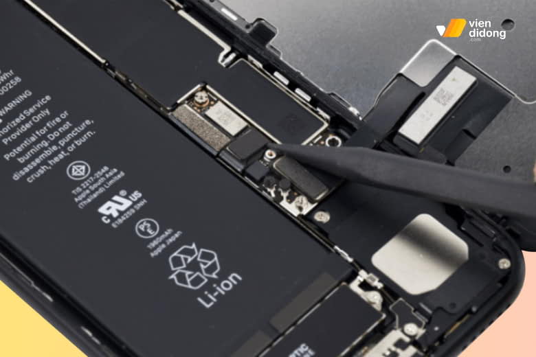 Thay pin iPhone 15 Pro không chỉ là giải pháp khắc phục các vấn đề về hiệu năng mà còn giúp duy trì tuổi thọ của thiết bị