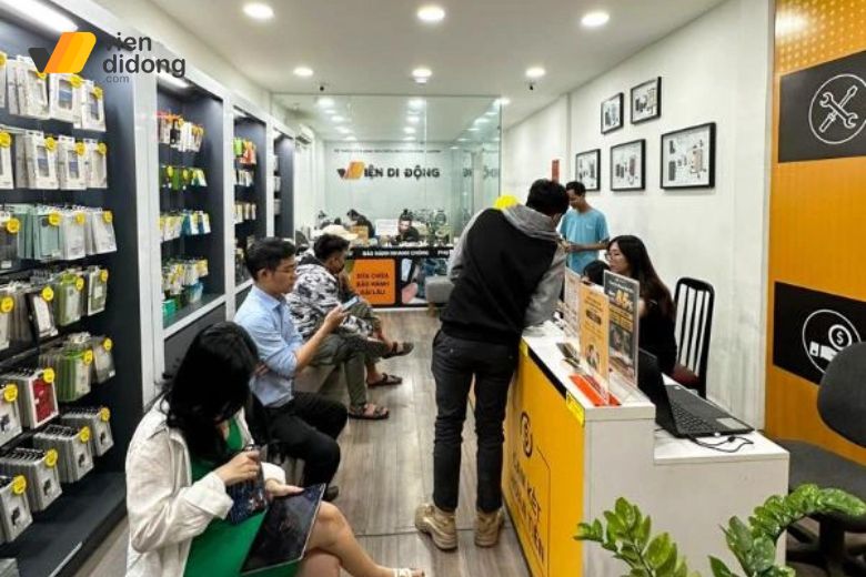 thay màn hình điện thoại iPhone 15 Plus tại Viện Di Động