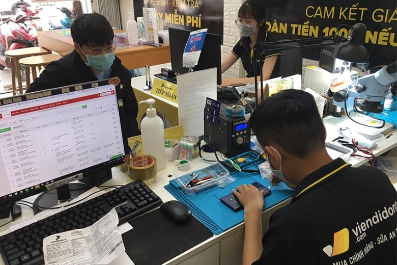 Quy trình thay màn hình điện thoại iPhone 15 Pro Max