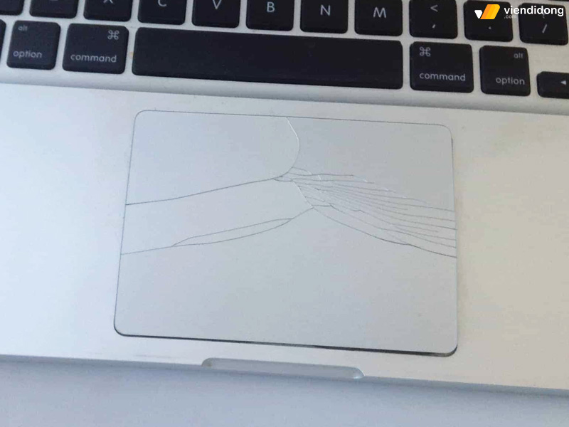 pin MacBook bị phồng touchpad
