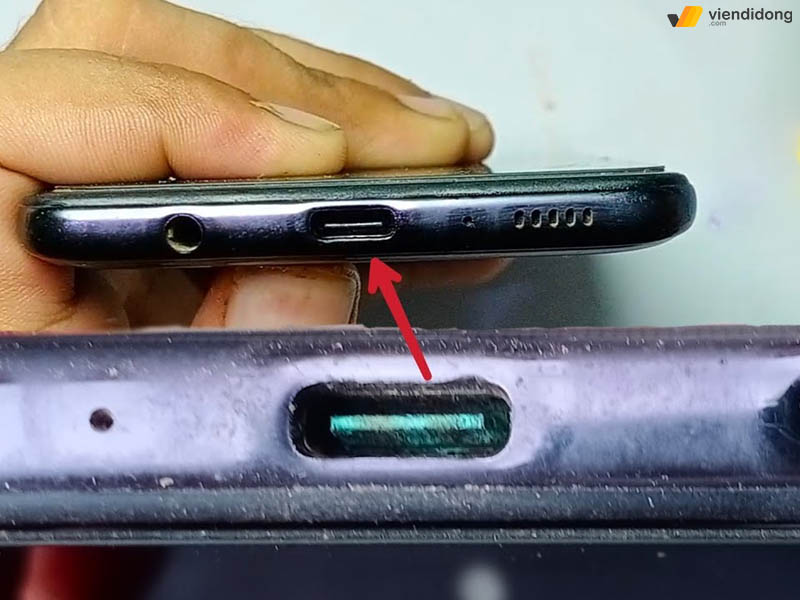 tại sao điện thoại Samsung sạc pin chậm cổng