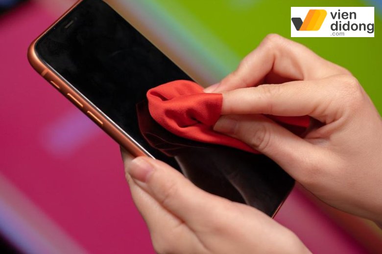 5 cách khắc phục màn hình iPhone bị chấm đen đơn giản 11 màn hình iPhone bị chấm đen