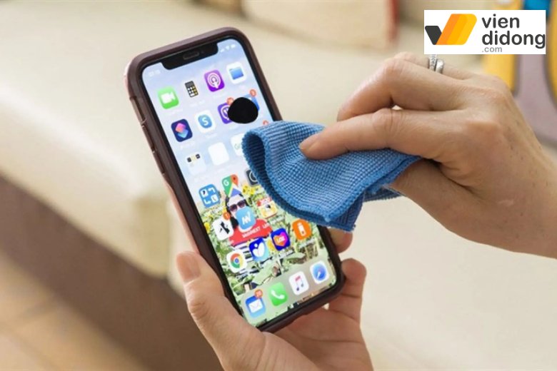 5 cách khắc phục màn hình iPhone bị chấm đen đơn giản 2 màn hình iPhone bị chấm đen