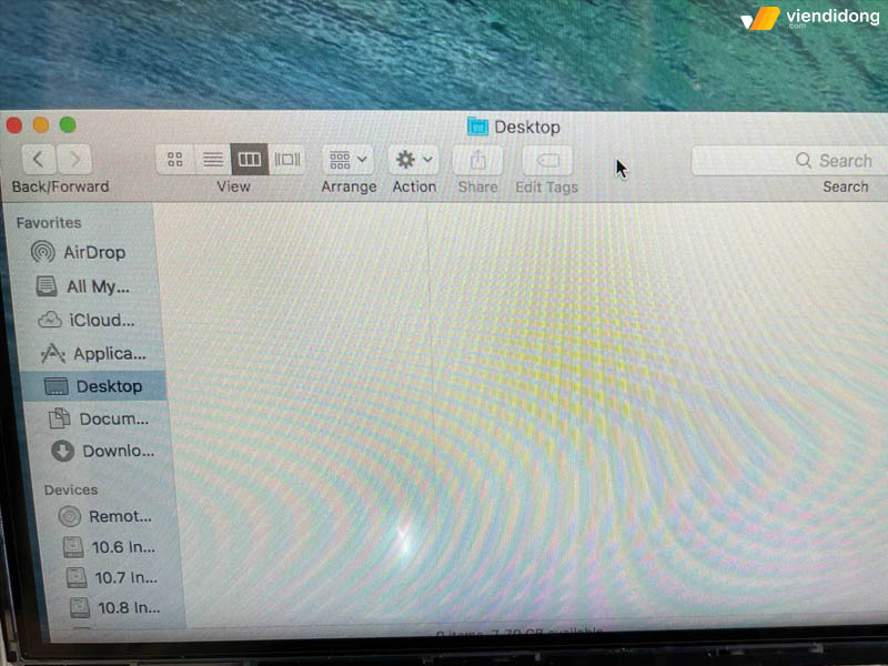màn hình Macbook bị ám xanh đốm trắng