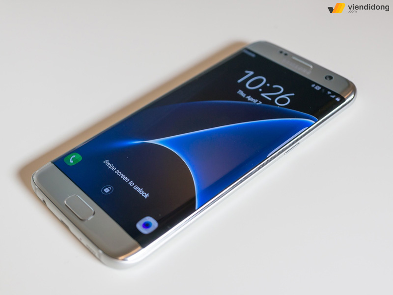 sọc màn hình trên Samsung S7 Edge thay