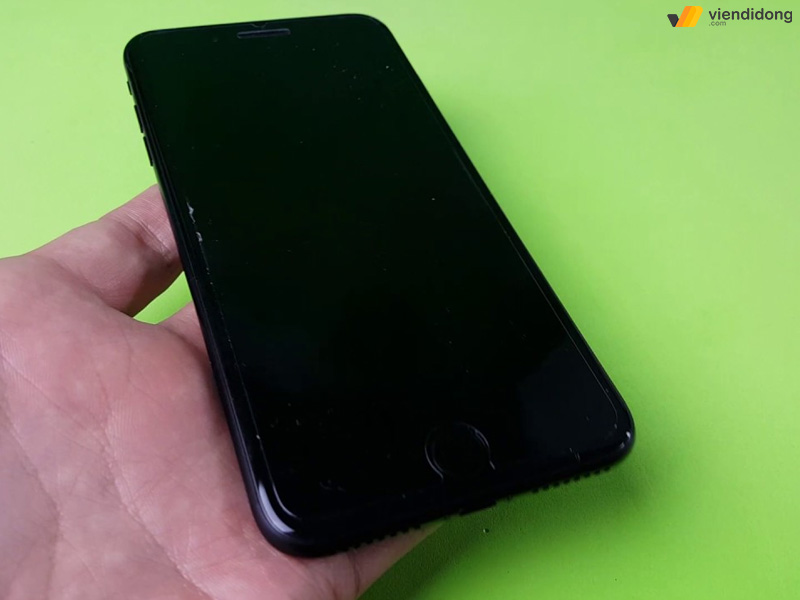 iPhone 7 Plus bị đen góc màn hình 