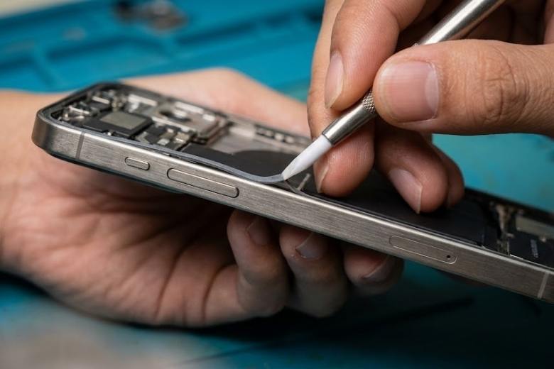 Thay pin Horizone iPhone 14 Plus 4 Quy trình thay pin Horizone iPhone 14 Plus