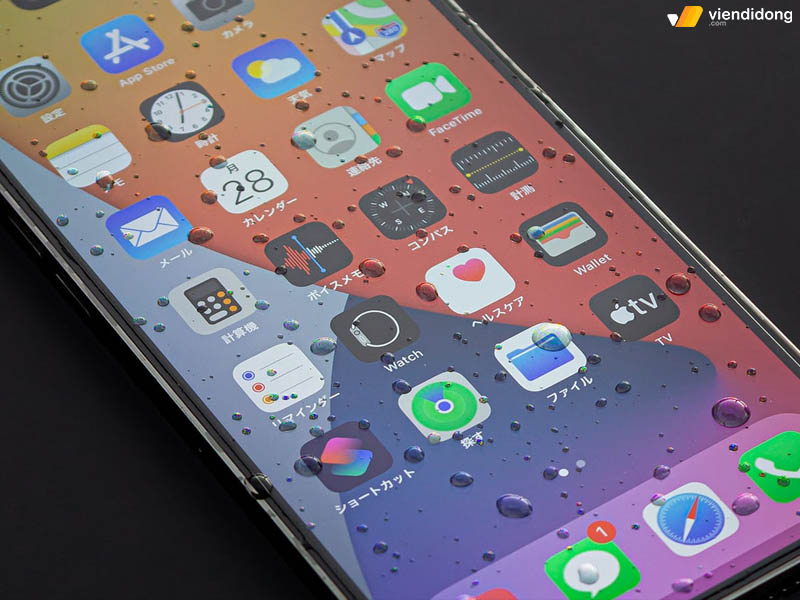màn hình iPhone 13 Pro Max bị ám vàng nước