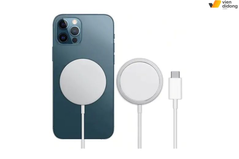 Sử dụng đế sạc không dây và củ sạc iPhone chính hãng