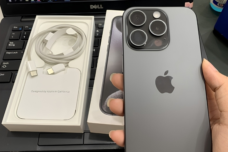 iPhone 15 128GB Fullbox Cũ 5 Cáp sạc USB-C bọc dù chính hãng đi kèm trong hộp iPhone 15 cũ Fullbox