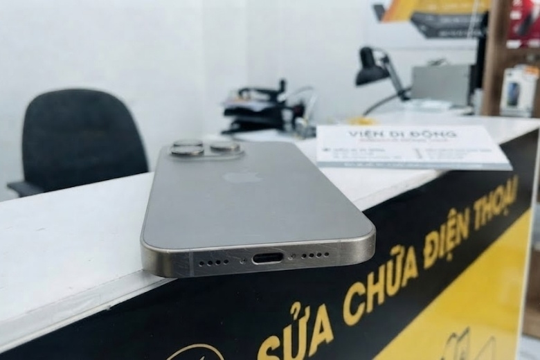 Đánh giá ngoại hình Titanium của iPhone 15 Pro Max cũ