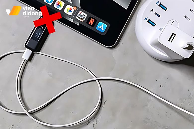 iPad báo sạc nhưng không vào pin​ khi dùng sạc không chính hãng