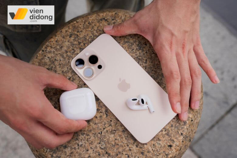 iPhone 16 Pro Max 1TB likenew và máy mới khác nhau ở tình trạng, ngoại hình, bảo hành và giá cả