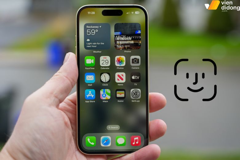 Thay màn hình iPhone 15 3 Thay màn hình iPhone 15 đúng kỹ thuật vẫn giữ Face ID hoạt động.