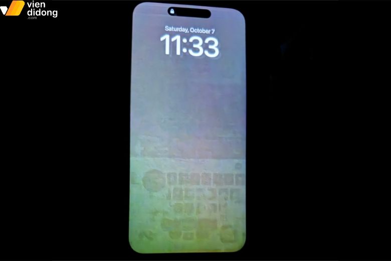 Thay màn hình iPhone 15 2 Tiếp tục dùng iPhone 15 lỗi màn hình có thể gây bất tiện và rủi ro