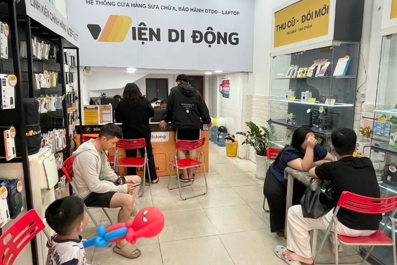 Thay màn hình iPhone 15 7 Viện Di Động cung cấp dịch vụ thay màn hình iPhone 15 rõ ràng, đáng tin cậy