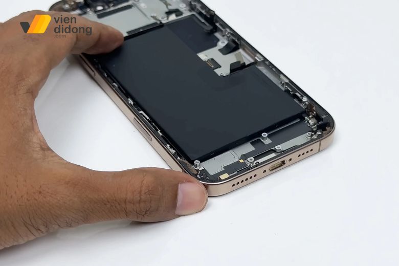 Nên thay pin iPhone 16 loại nào?