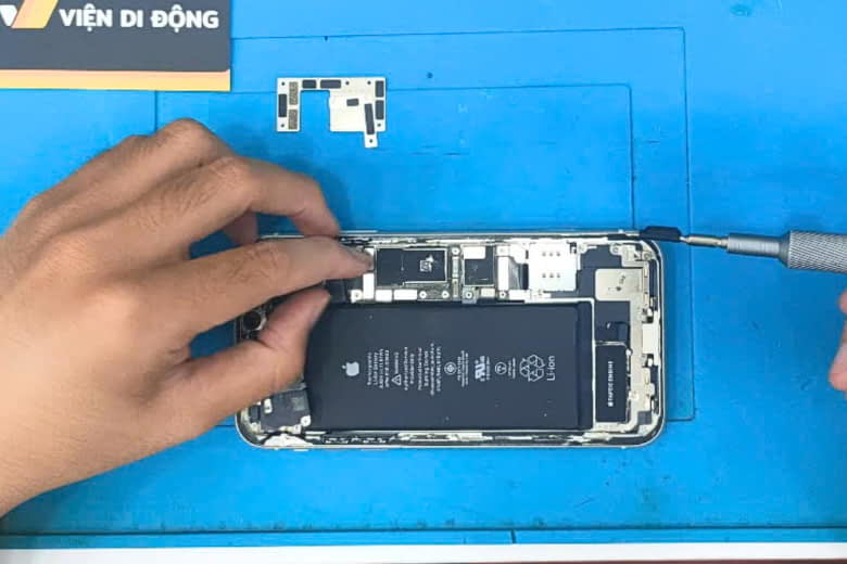 Nên chọn loại pin nào khi thay pin điện thoại iPhone 16 Plus?