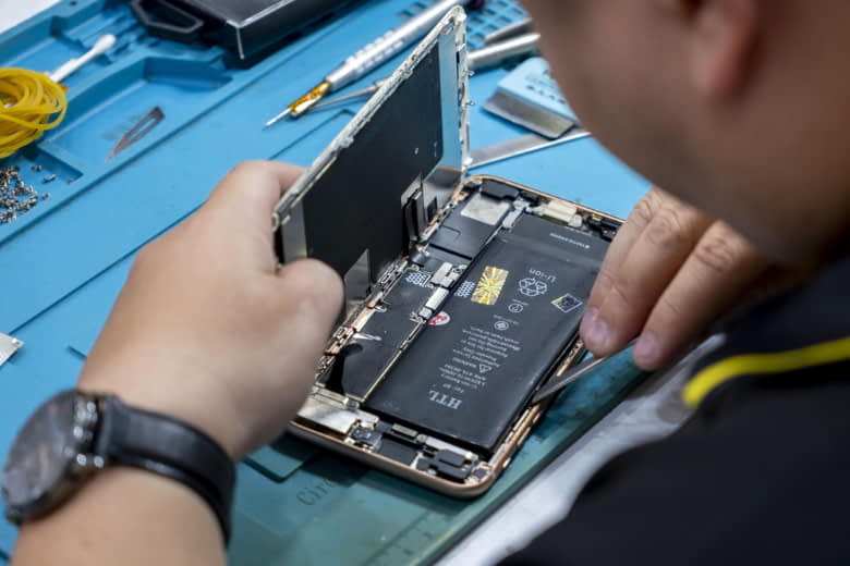 Có nên thay pin iPhone 16 Pro không?