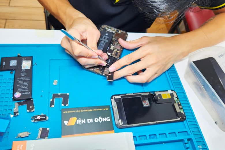 Dấu hiệu nào cần thay pin iPhone 16 Pro?