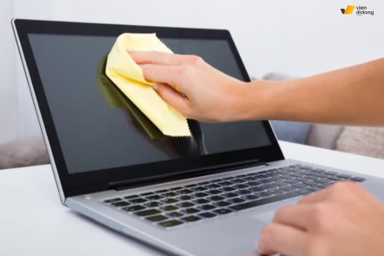 Cách vệ sinh màn hình máy tính và laptop đúng cách, sạch như mới nhất 2025 1 vệ sinh màn hình máy tính