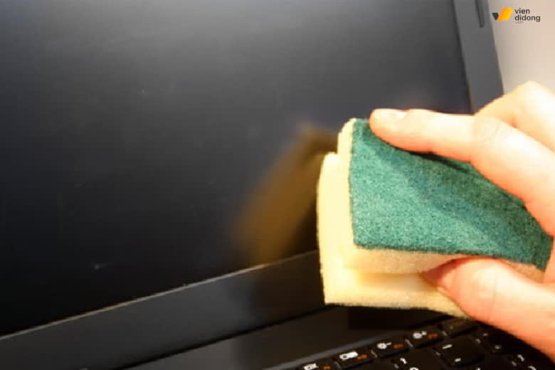 Cách vệ sinh màn hình máy tính và laptop đúng cách, sạch như mới nhất 2025 5 vệ sinh màn hình máy tính