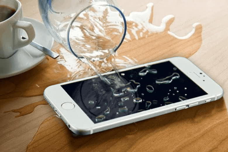 Cách khắc phục nhanh màn hình iPhone bị vào nước 1 iphone bị dính nước vào màn hình
