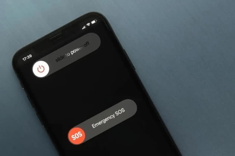 Cách khắc phục nhanh màn hình iPhone bị vào nước 2 iphone bị dính nước vào màn hình
