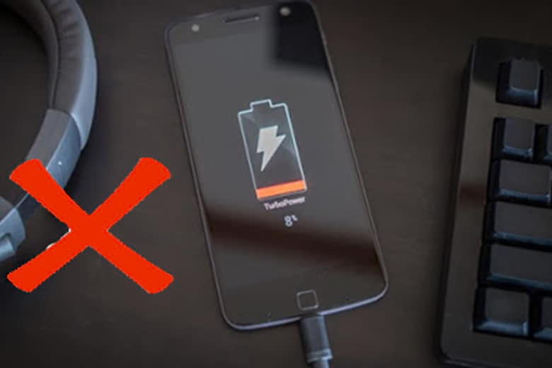 iphone bị dính nước vào màn hình