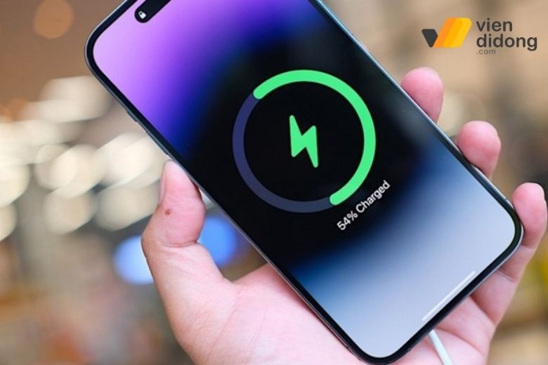Tại sao pin iPhone còn nhưng vẫn sập nguồn? 1 Pin ảo khiến iPhone hiển thị sai dung lượng, dễ sập nguồn khi còn pin