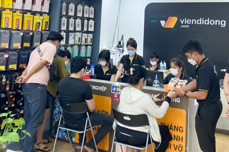 Tại sao pin iPhone còn nhưng vẫn sập nguồn? 12 Mang iPhone đến trung tâm uy tín nếu vẫn sập nguồn do lỗi phần cứng