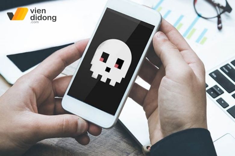 Tại sao pin iPhone còn nhưng vẫn sập nguồn? 4 Ứng dụng độc hại hoặc malware can thiệp hệ thống, gây tiêu hao pin và sập nguồn iPhone